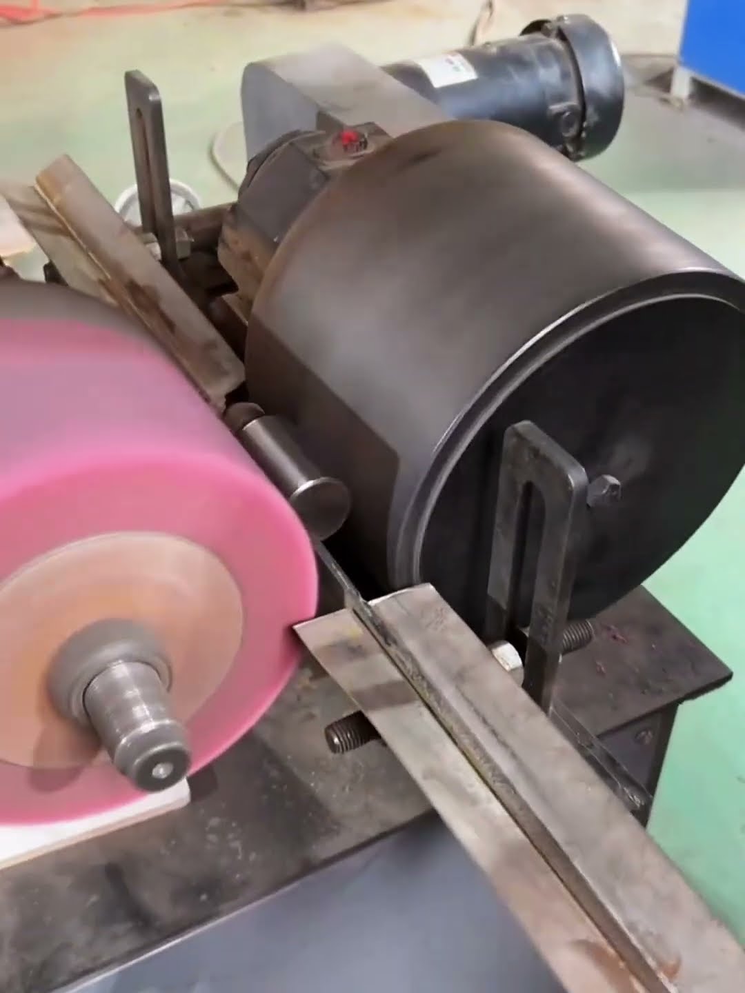 Round bar metal polishing process- Good tools and machinery make work easy
