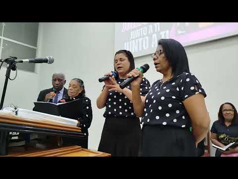 Louvor com o conjunto Raizes.