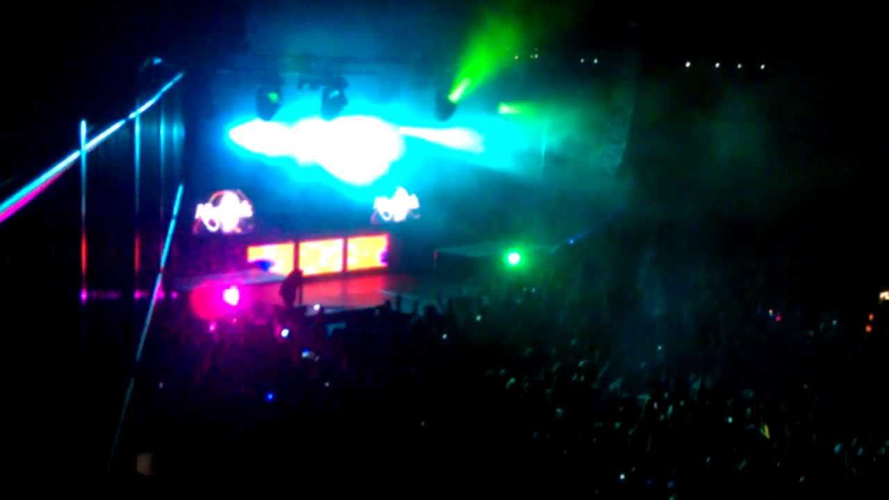 Hello vs Pon de Floor - Afrojack Remix @ The Afrojack Show 2011