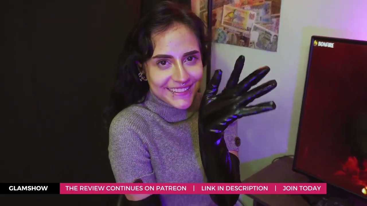 Алина в латексных чулках до бедра и перчатках в тон | Примерка от GlamShow