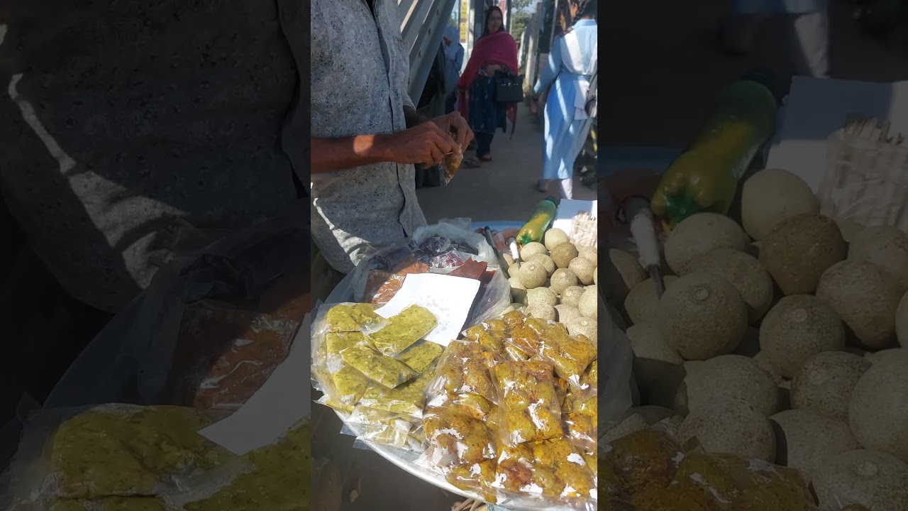 Удивительный продавец уличной еды на дороге 