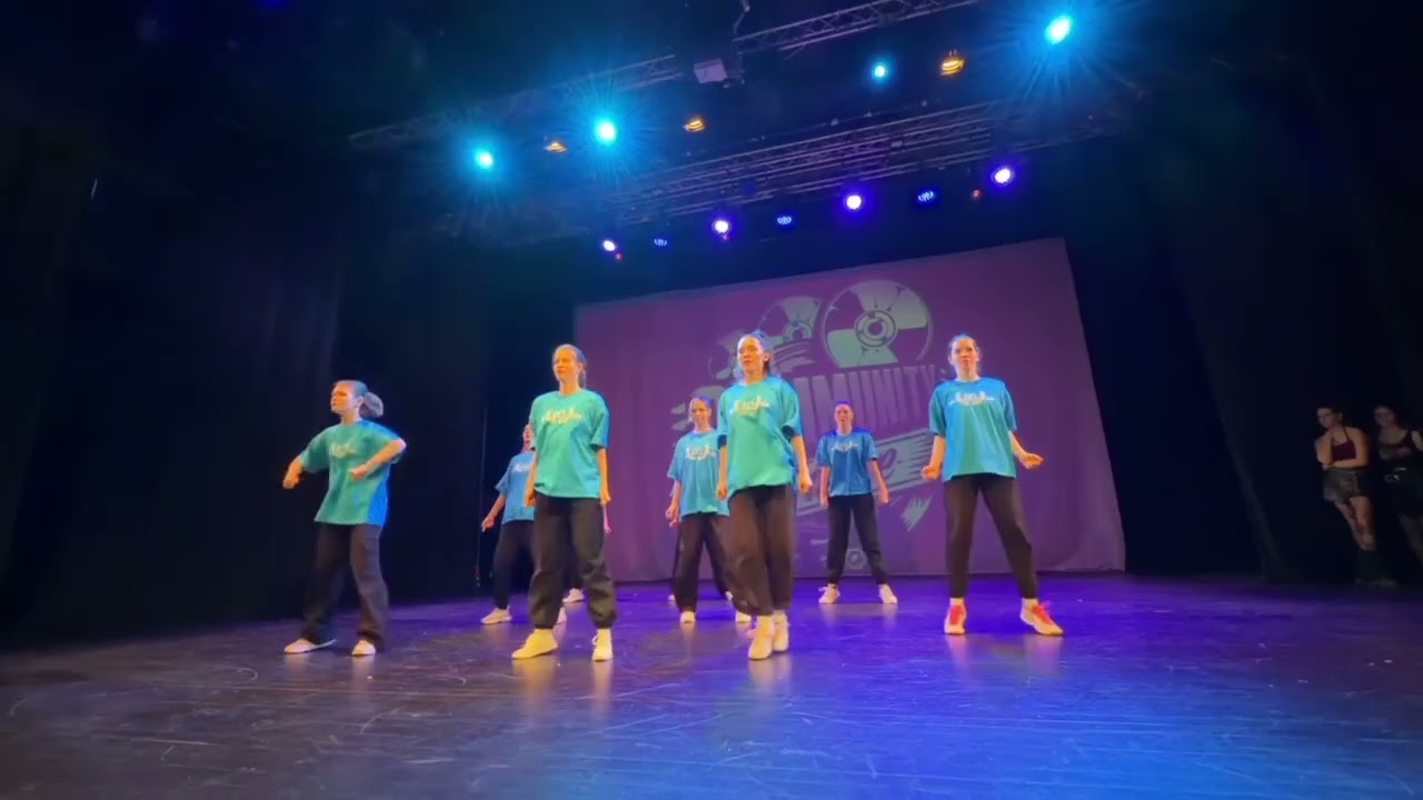 R8 band, street dance 