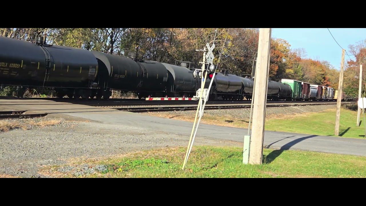 CSXT 5235 Leads M367-?? With a RL K5LA Through Westfield Railfan Park ...