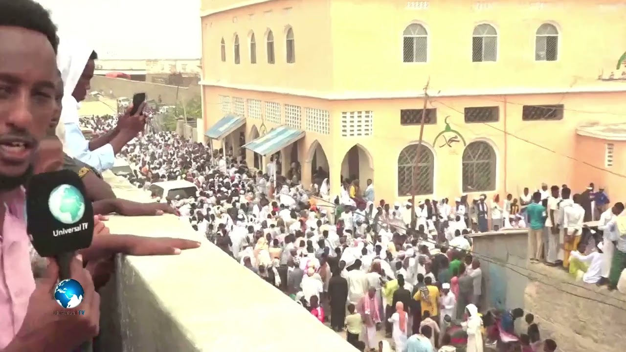 Dadkii ugu badnaa oo ee ka qeybgalaya Aaska AUN Sheekh Cusmaan Xidig oo gaaray Goobta aaska.