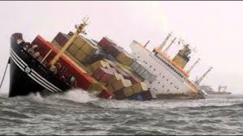 TOP 10 SHIPS CAUGHT IN HURRICANE STORM - TERRIFYING MONSTER WAVES