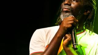 Video thumbnail of "Tiken Jah Fakoly - Le prix du paradis"