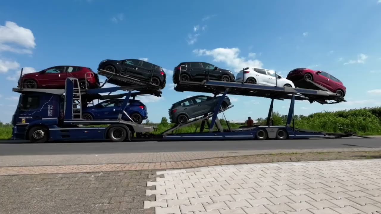 Loading auto . Directions . Lohr 