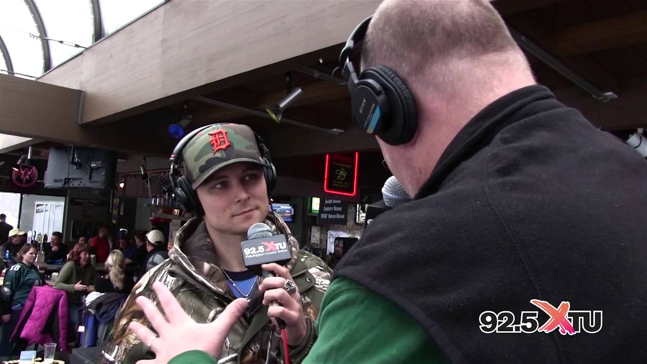 Frankie Ballard 2nd interview w/ Razz at XTU Ski Day! YouTube