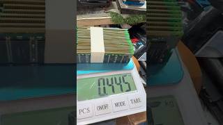 ये बहुत पुरानी RAM है, इसे SD RAM (SDR SDRAM) कहते हैं।ये लगभग 20–25 साल पुरानी Ram Hai