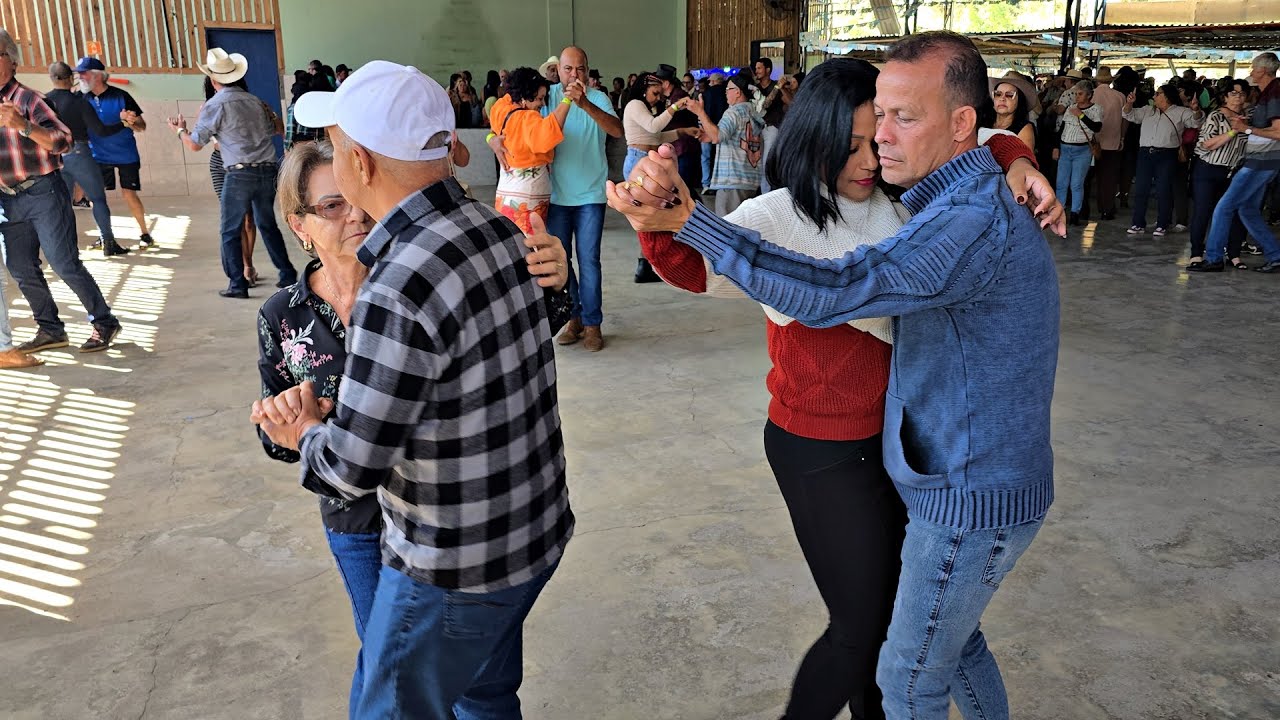 FUI MORAR LÁ NA BAHIA | DANÇANDO FORRÓ NO BAILÃO 