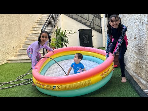 قسمو المسبح بالنص والمشكله كبرت جوجو وروزا تخانقو عالمسبح تعليم السلوك الجيد تجربه العاب روزا جوجو 