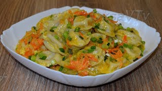 Пельмени с овощами тушеные в сметане. Dumplings and vegetables stewed in sour cream. Пельмени с овощами тушеные в сметане. Dumplings and vegetables stewed in sour cream.