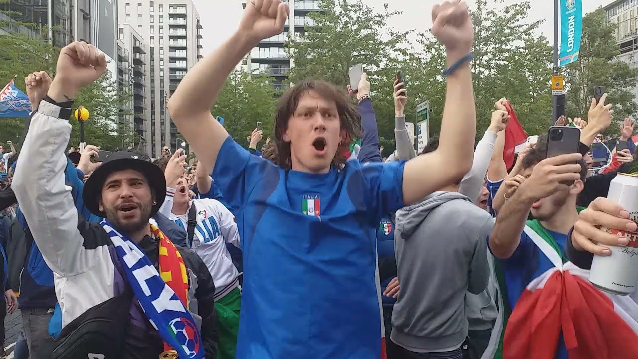 PYROS AND ITALIAN FANS SINGING BEFORE EURO SEMI FINAL WEMBLEY 2020