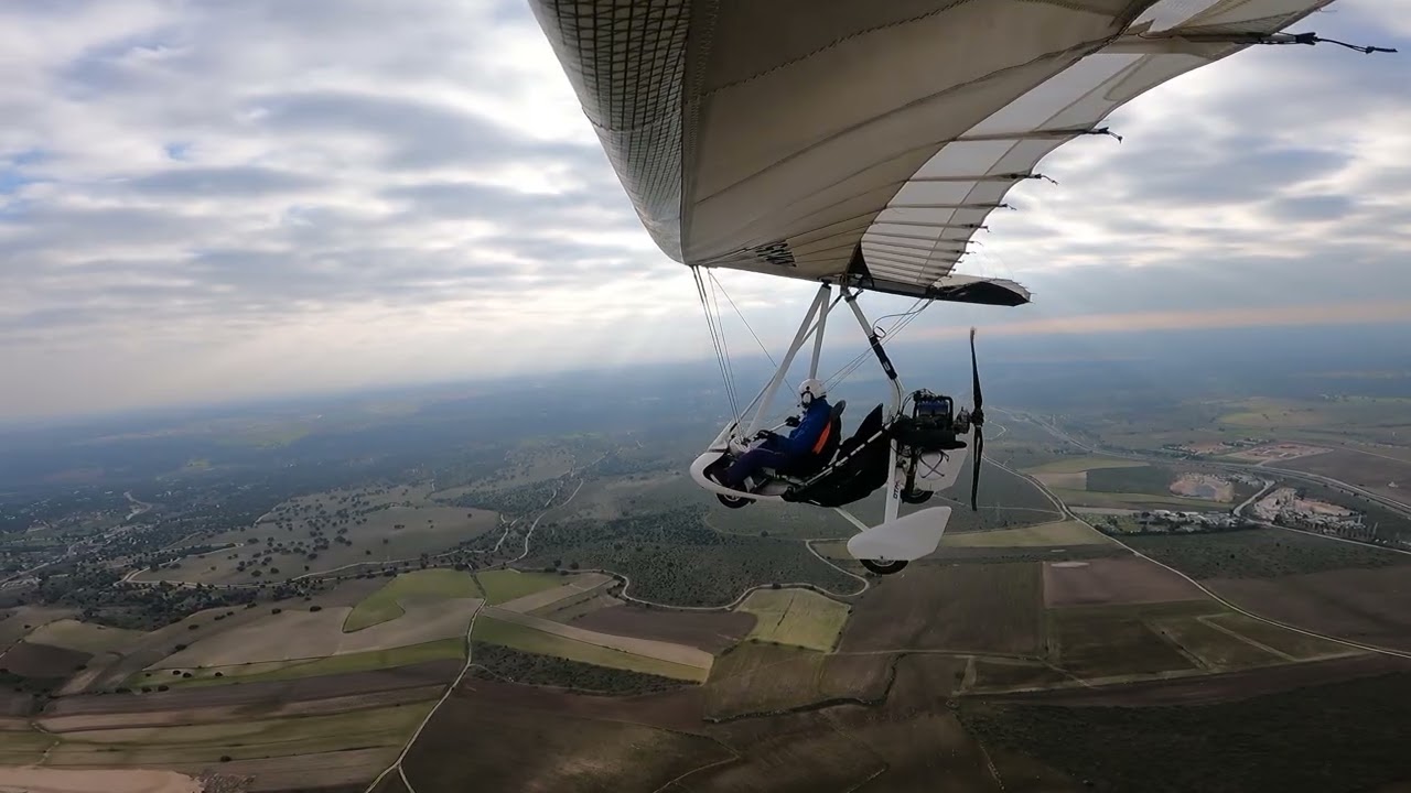 Vuelo con nubes bajas, movido
