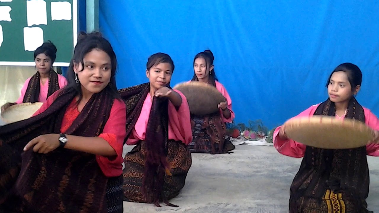 TARIAN ADAT, BUDAYA ENDE LIO, SISWI SMANDES 