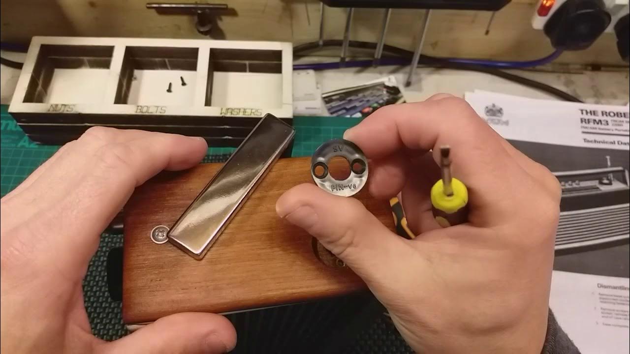 Roberts RFM3 radio , look and dismantle YouTube