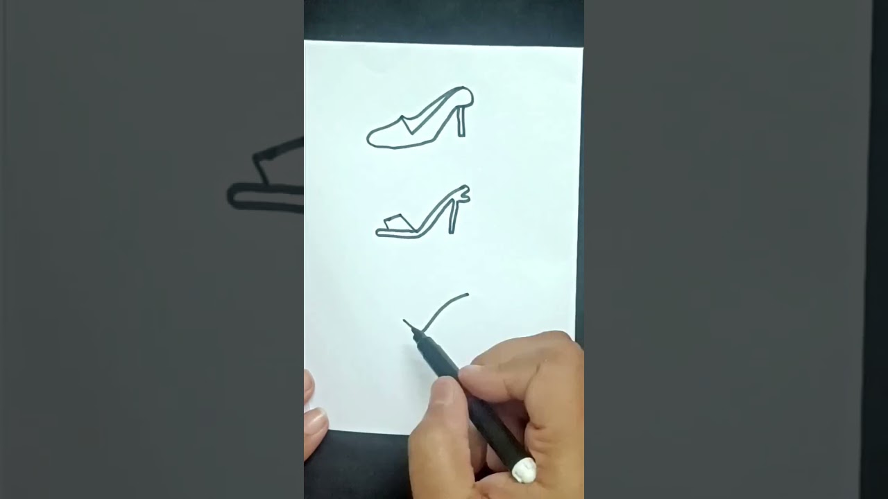 Easy drawing of women shoes. 