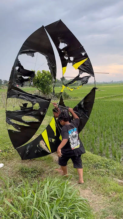 Experiment gila mencoba terbangin layangan yang sudah hancur
