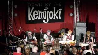 Eläkeläiset - Jukolan Humppa (Live • Down by the Kemijoki 2012)