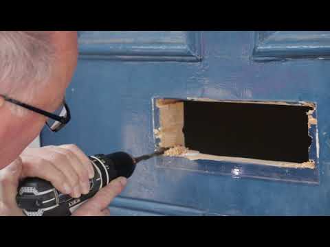 Video: Kaip įdėti pašto dėžutės angą ant garažo durų?