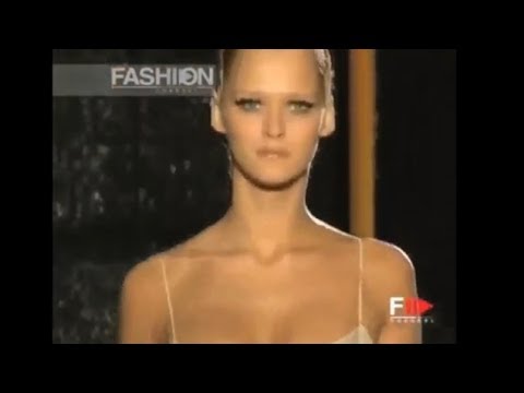 Vídeo: Um Desperdício De Sensualidade No Show Do Atelier Versace