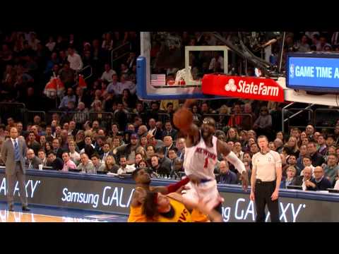 Amar'e Stoudemire Rises Over Varejao for the Nasty Dunk