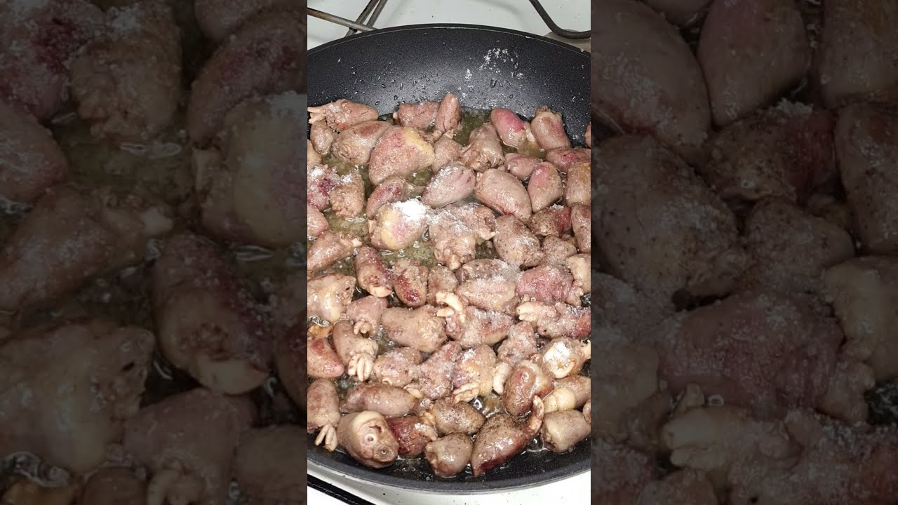 Куриные сердечки время приготовления на сковороде. Жареные куриные сердечки на сковороде. Жареные куриные сердечки на сковороде. Сердечки в духовке. Куриные сердечки на сковороде.