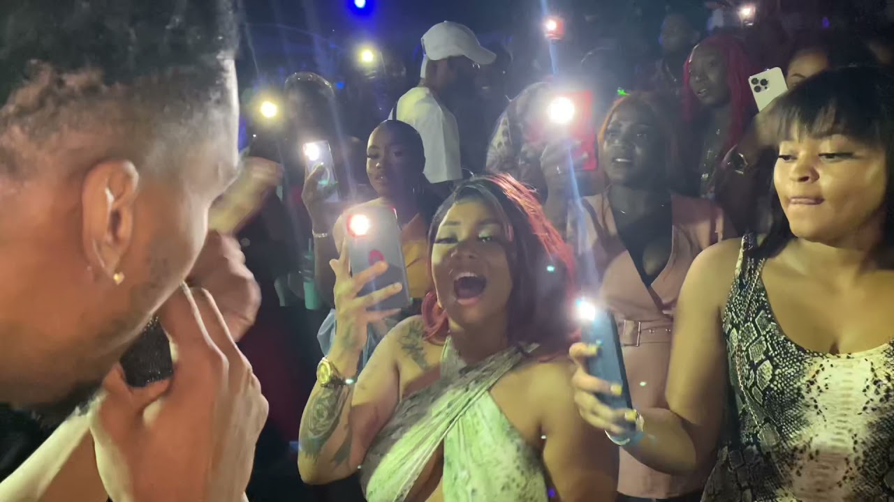 Dyani performing at TSE ft Maestro don