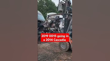 Swapping a2019 DD15 into a 2014 Cascadia #diesel #engineering #detroit #freightliner #free #mechanic