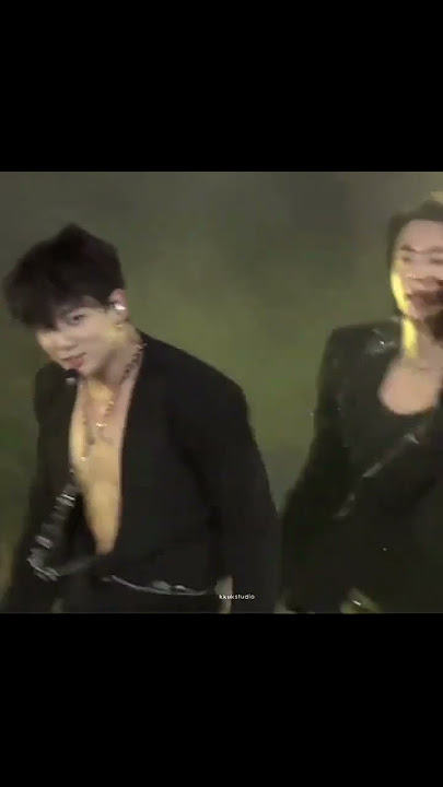 Again his buttons, why it's always jk's shirt during fake love first time rm ripped it and now ptd💀🔥