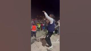 Amor da mãe/Mamã, levanta. A hora é essa (louvor angolano)