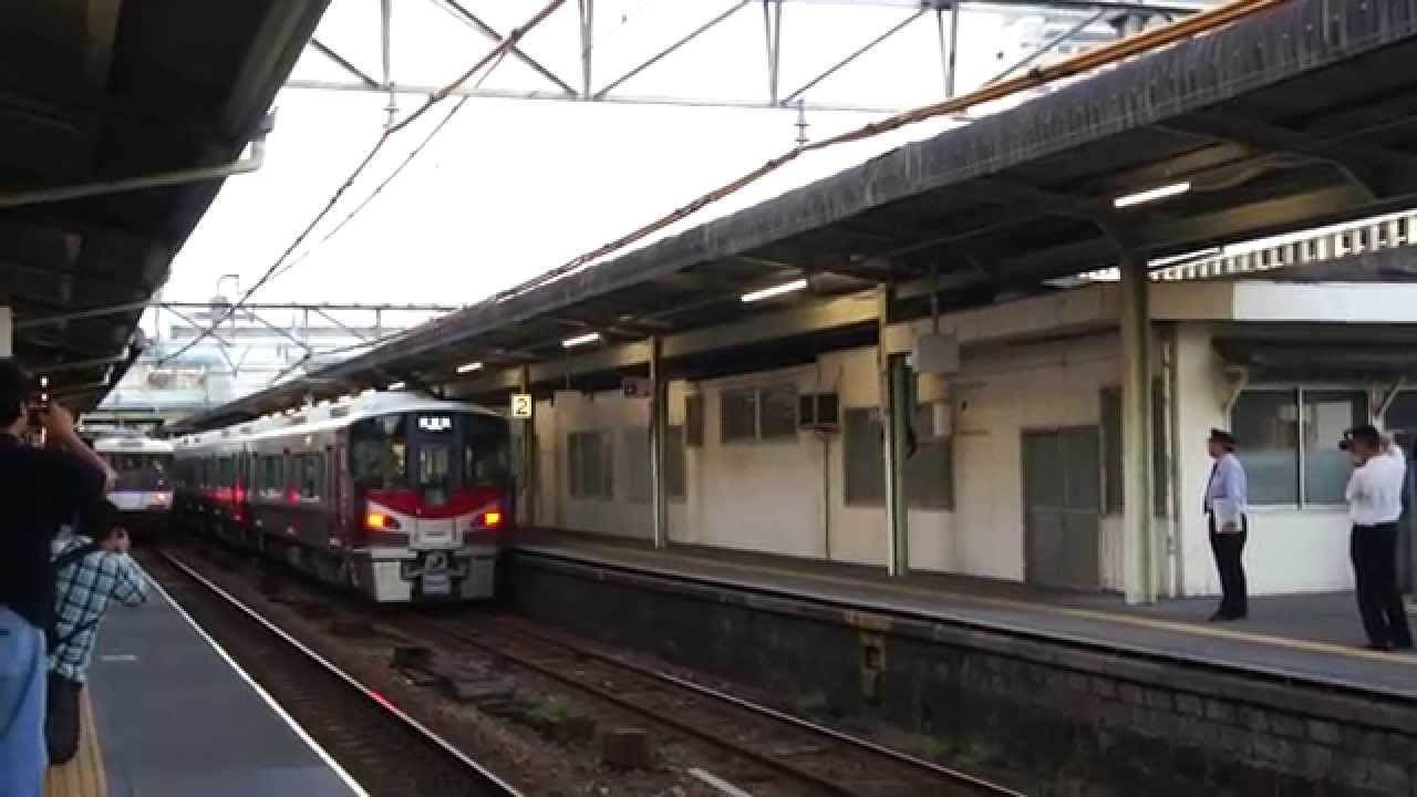 Jr西日本の新型車両 227系 6両 広島駅到着と出発の様子 Youtube