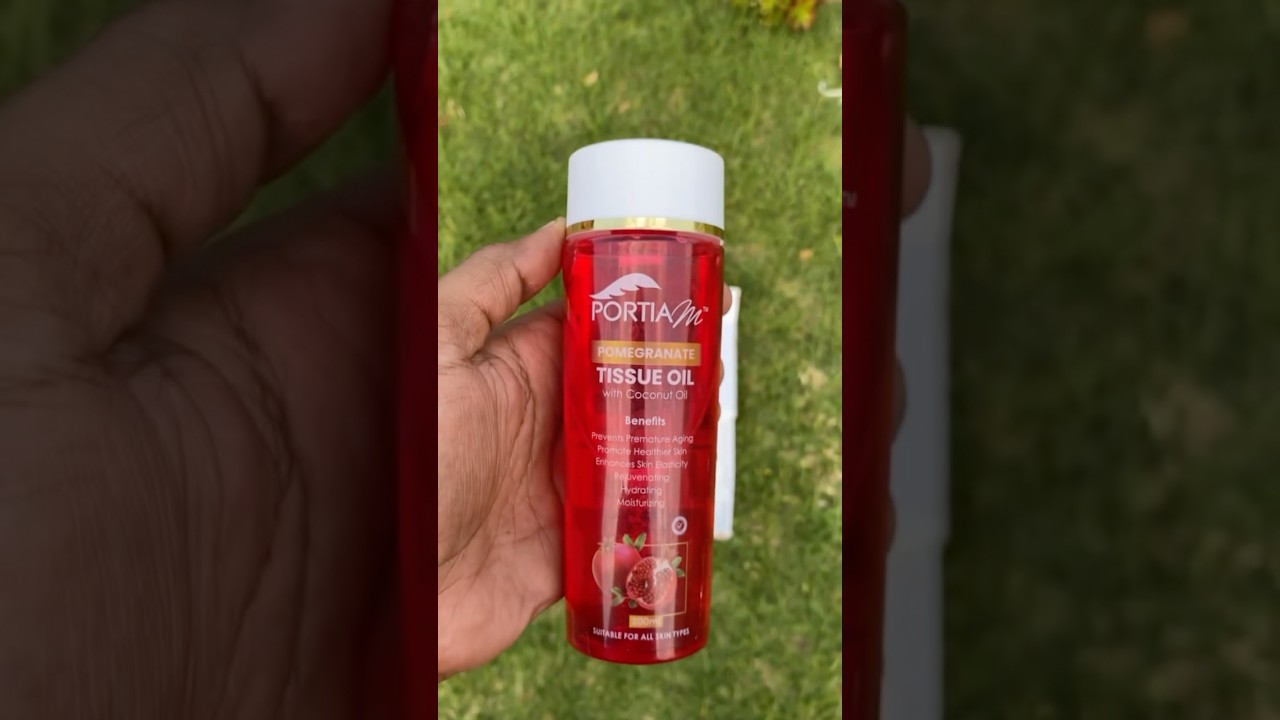 The pomegranate oil support collagen production and reduces the appearance of lines. 