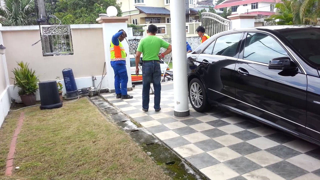 Ular masuk rumah 