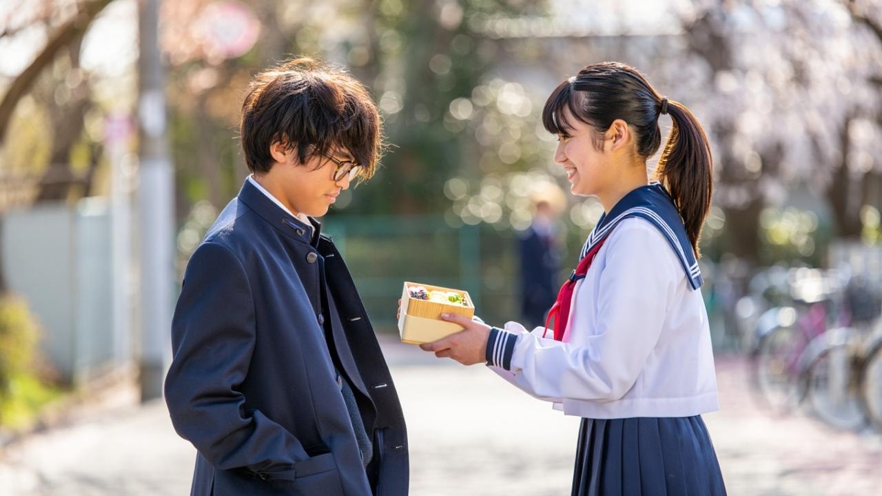 いじめられ少年を唯一助けた女子高生…4年後、彼女が底辺に落ちた日に現れたのは…