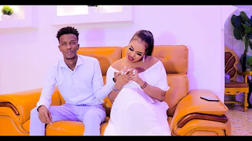 Ugbaad Aragsan FT Dhoobo Yare || Macaan Kaalay Baashayda ||  New somali official video || 2020