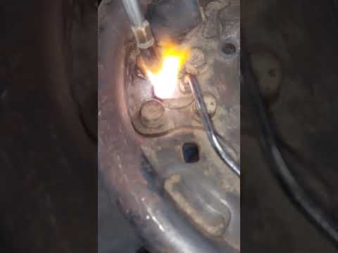 how to hot a wheel slinder repair Isuzu NPR truck shot video viral
