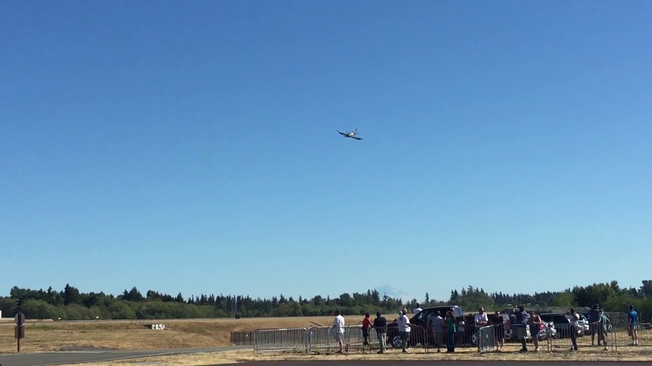 Heritage Flight Museum's A1 Skyraider diving and low pass - September 2, 2017