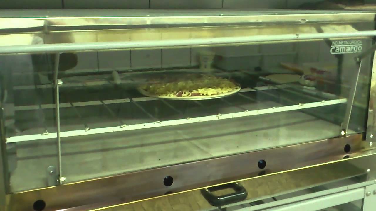 Pizza no forno a gás
