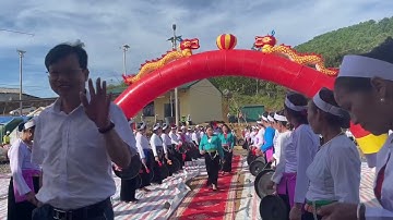 Hai nghệ nhân hát Mường nổi tiếng ở miền đồi lạc Sơn tại phiên chợ vùng cao và ruộng bậc thang