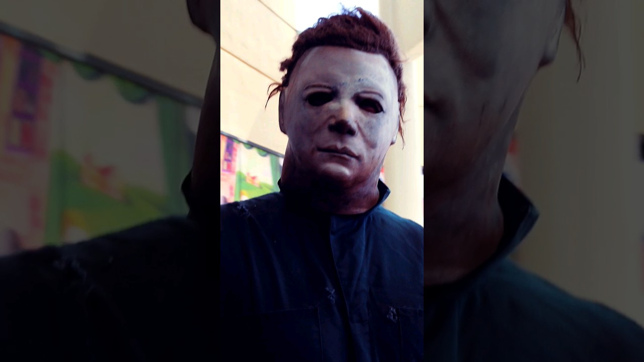 Michael Myers shopping at the Mall #halloween #michaelmyers #shorts