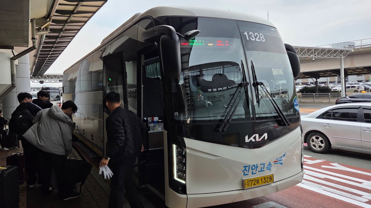 진안고속 김해공항~동대구 기아 뉴그랜버드 슈퍼프리미엄 실크로드 캄 디젤 Diesel 오토 24년식 우등형 김해공항정류소 출발 및 주행영상 [2026.01.19]