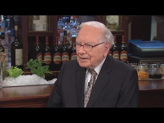 Warren Buffett: I Don't Know When To Buy Stocks | August 30, 2018 thumbnail