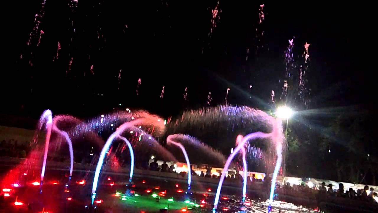 Quezon City Circle Dancing Fountain Lights Christmas 2015 YouTube