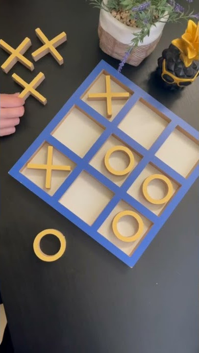 لعبة X O الشهيرة من الخشب