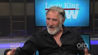 How Johnny Galecki convinced Judd Hirsch to guest on 'Big Bang Theory' | Larry King Now | Ora.TV