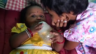 Guess what she is drinking | அவளாவே பாட்டில் புடிச்சி குடிக்கிறா #youtubevideo