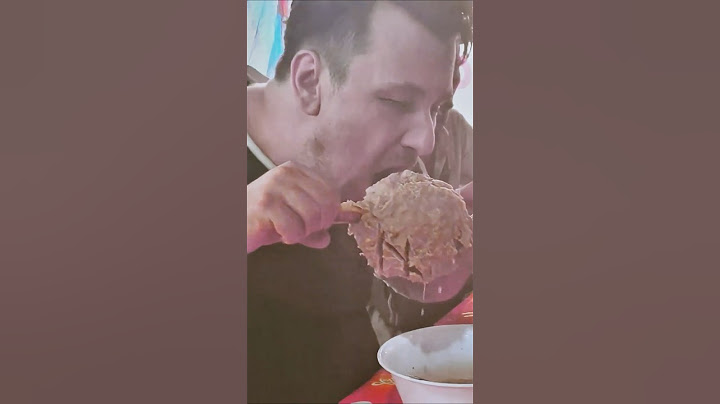 Ketika Bule makan Bakso di Indonesia