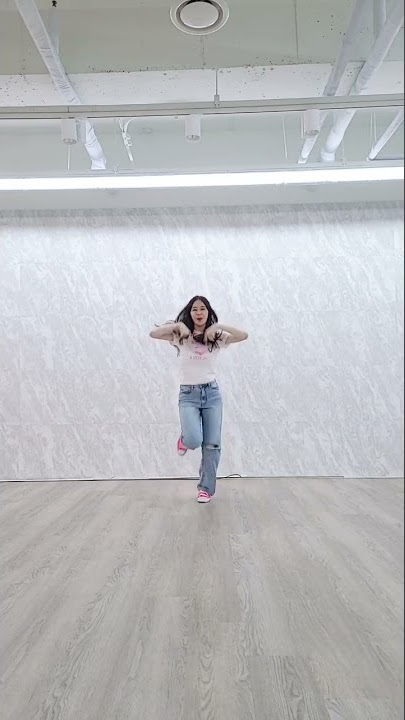 Weeekly JIHAN 'Holiday Party' Solo Dance | #HolidayParty_Challenge