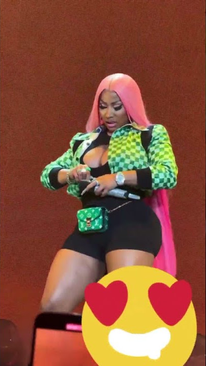 Nicki Minaj TOOK OFF Her Dress For Her Fans During Ovo Fest(Nicki Minaj Nudes) #nickiminaj #music